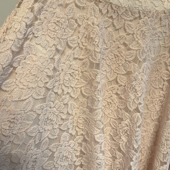 Blush pink lace skirt - Picture 2 of 8